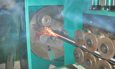 無心車床砂帶磨光聯(lián)線機(jī)組2